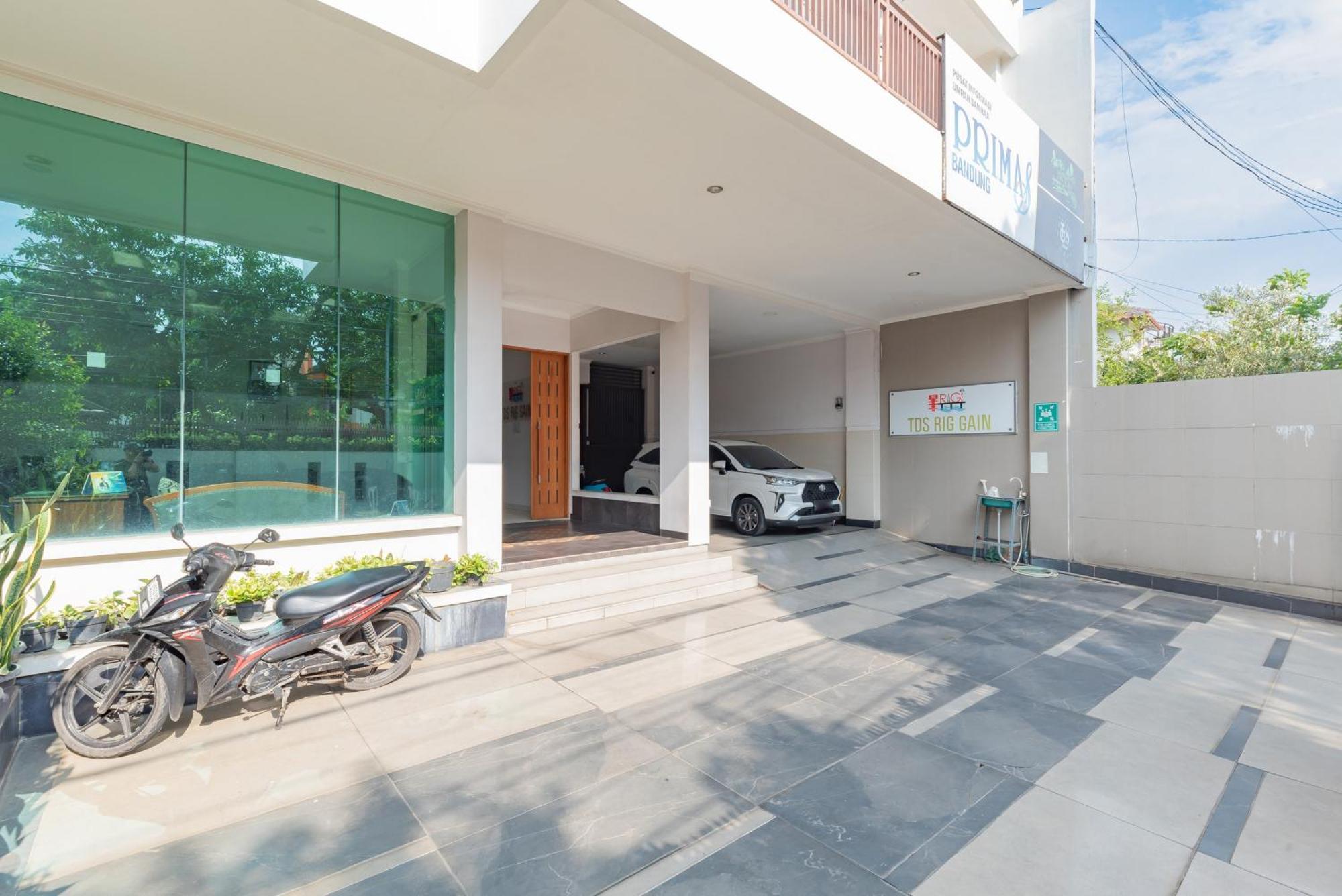 Hotel Reddoorz Near Kiara Artha Park Bandung